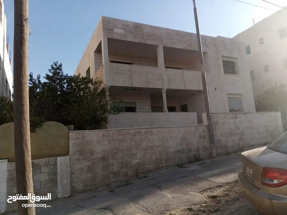 عمارة مكونة من طابقين للبيع تصلح لبناء ثلاث طوابق اضافية تم تنزيل السعر