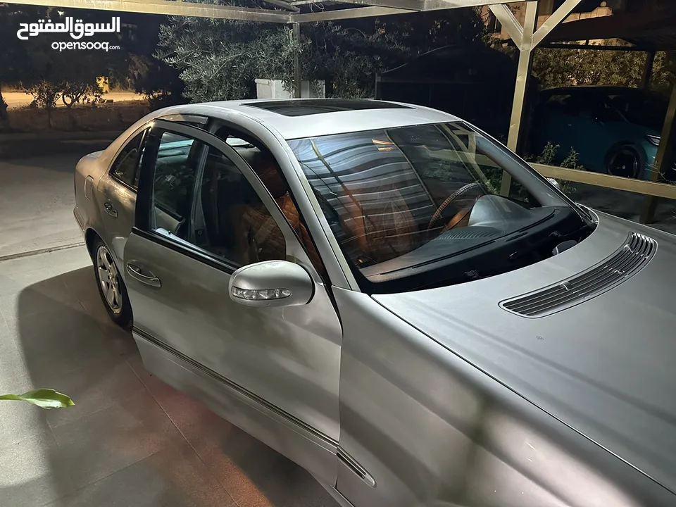 مرسيدس E200 فئه افينتجارد موديل 2003