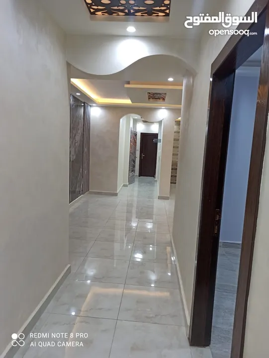 شقة غرضي للبيع مع مدخل منفصل بالزرقاء الجديده شارع الكرامة مساحة 150 م بسعر خرافي
