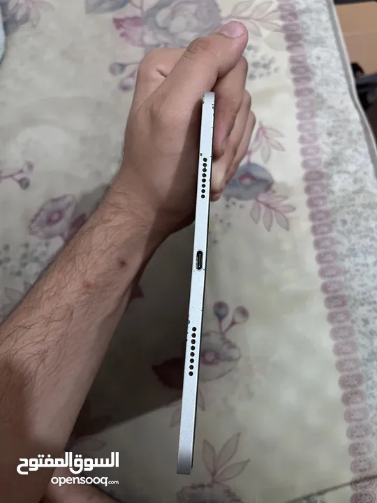 ايباد برو m1 2021 الجيل الثالث  الايباد في كسرين بالشاشه بس مو مأثرين ولا على اشي