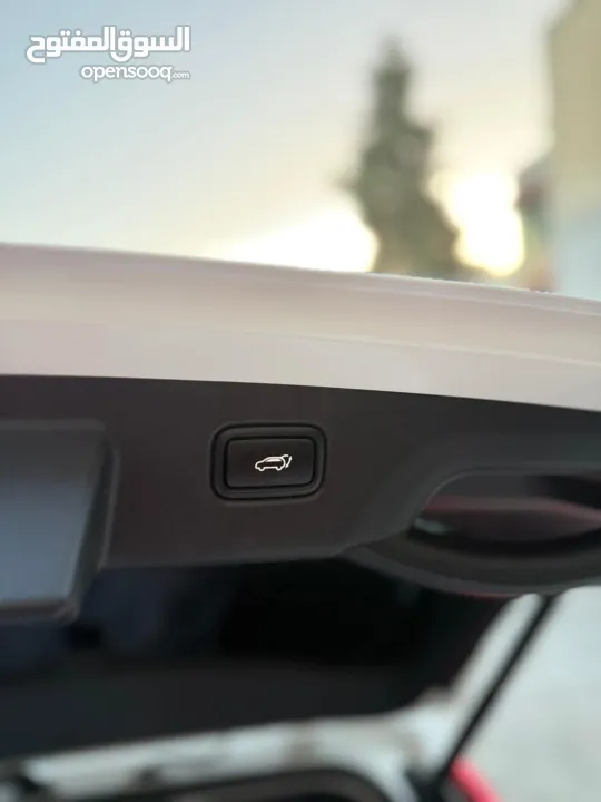 كيا نيرو هايبرد مع فتحة سقف Kia_Niro_Hybrid