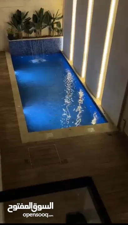 طابق ارضي 250 م +160 حديقه و ترس عبدون بقرب سفاره اوكرانيا و تاج مول تشطيبات فندقي فخمه حديثه