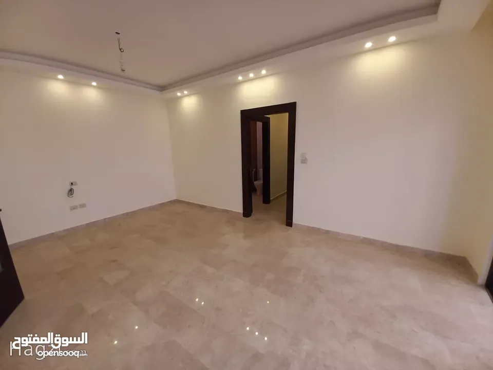 شقه ارضيه مميزه جدا في ام اذينه للبيع ( Property ID : 30604 )