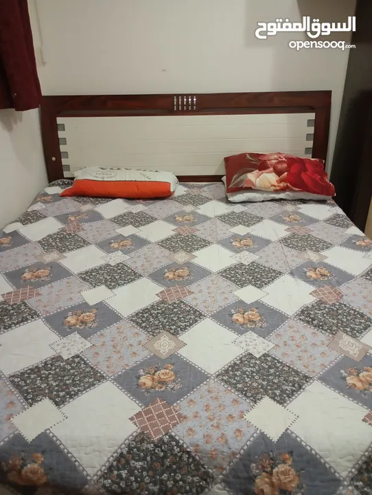 master bedroom available for couple or working lady.  2 Bed space for executive Indian batchlor