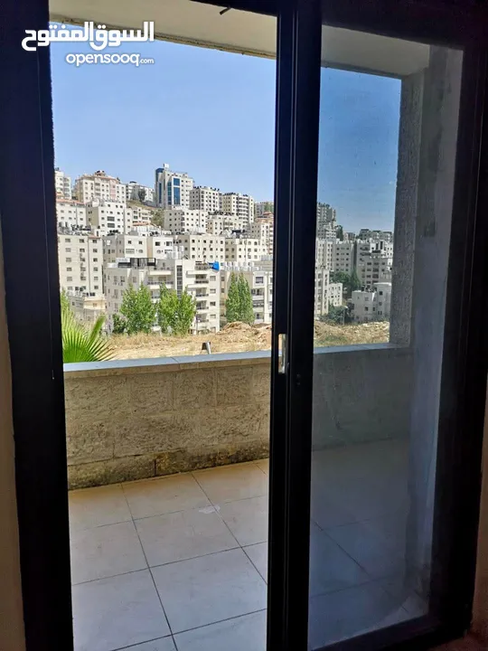 شقة للبيع في عين منجد رام الله مطلة على جبل المصيون مشرفة على منظر جميل مرتفع في مدينة رام الله