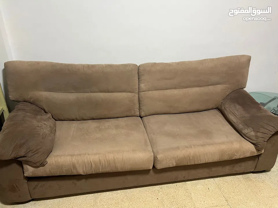 كنب ثلاثية و ثنائية فقط خشب زان بحالة جيدة