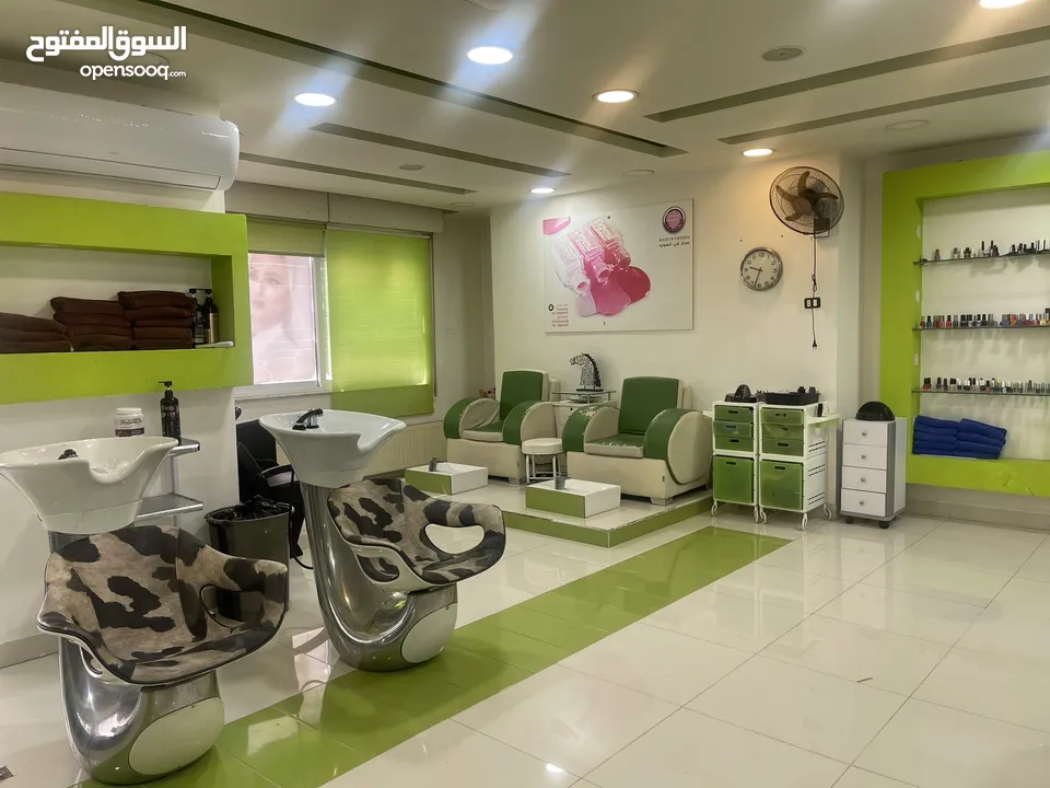 صالون سيدات للبيع مقابل جامعة الاميرة سمية وبالقرب من الجامعة الأردنية