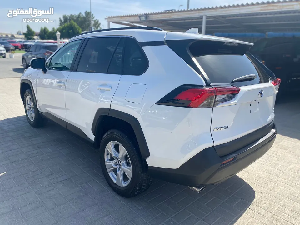 TOYOTA RAV4 XLE 2021 V4