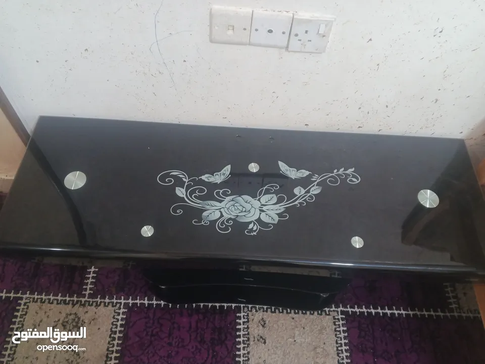 طاولة تلفزيون