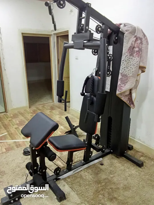 جهاز هوم جيم (home gyme ) بحالة الوكالة مستعمل مدة شهرين شامل حركات الجسم كاملة مع دفاش ارجل