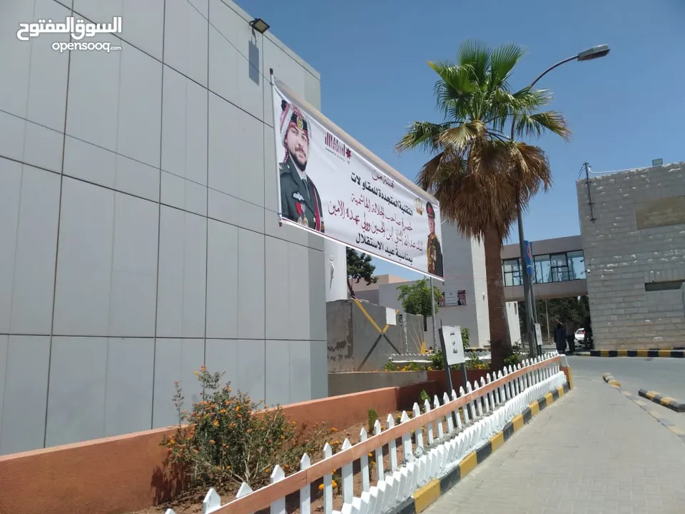 خطاط ومطبعة - توصيل لجميع المناطق يافطات وقارمات مع الحديد والتركيب ستيكر لاصق  كروت شخصية وتجارية