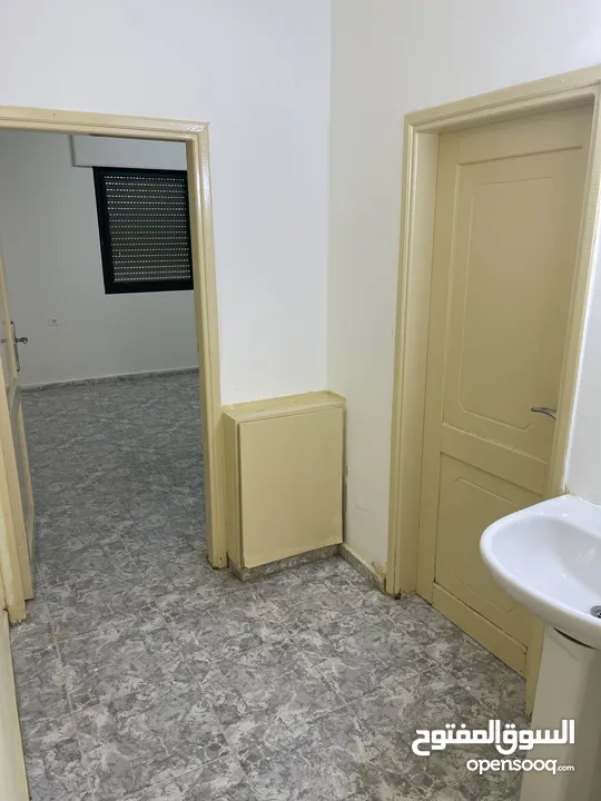 عمارة اللالا  بطن الهواء المنطقة الصناعية قرب درس مول  ملاحظة يوجد  اربع شقق للإيجار