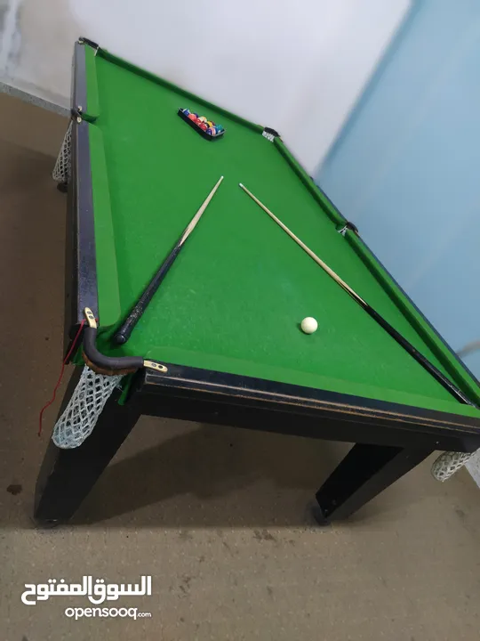 طاولة بلياردو و اجهزة كمبيوتر ... محل جاهز للبيع