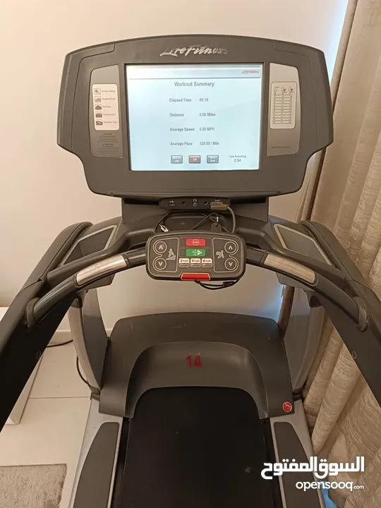 Treadmill Life Fitness 95T 3000 AED