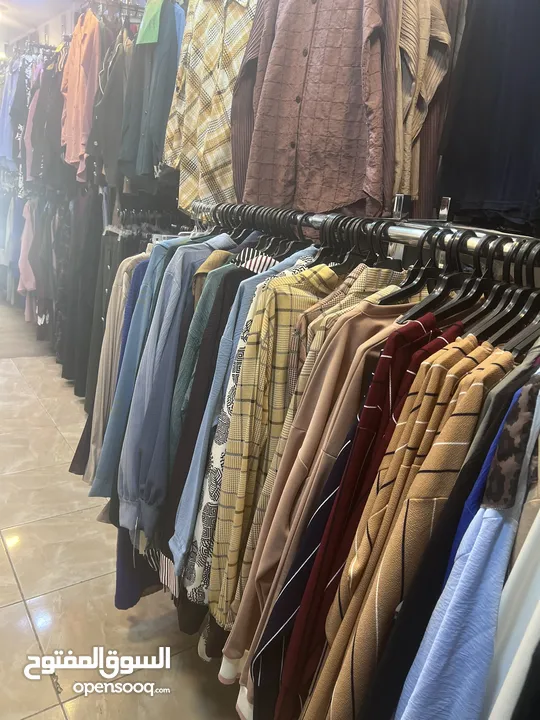 محل البسة بداعي السفر بدون خلو أجار شهري 325
