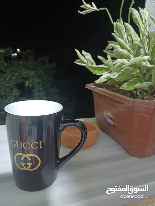 كوب و مج Gucci أسود داكن جميل