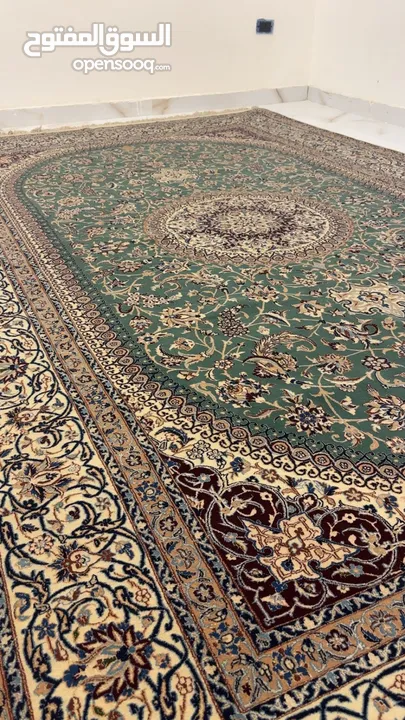 سجاده عجمي هاند ميد كأنها جديده عمرها 30 سنه كل ما كبر عمرها زادات قيمتها