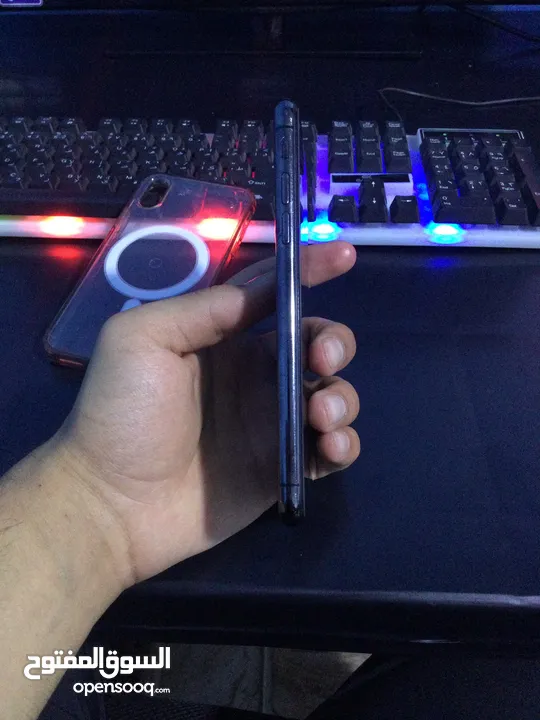iPhone X  64GB  رمادي مش مغير اشي التلفون نظيف للبيع او للبدل على شاشة Pc