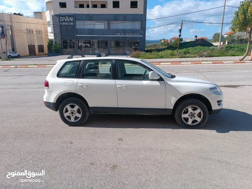 فولكس فاجن طوارق 2008 بحالة الوكالة  ماتور ديزل 3000 V6 عداد 145000 جير و ماتور و شصيات 100% وعلى ال