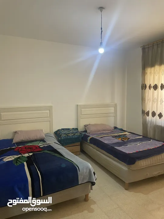 شقة واسعة للإيجار ذات اطلالة في شارع الجامعة