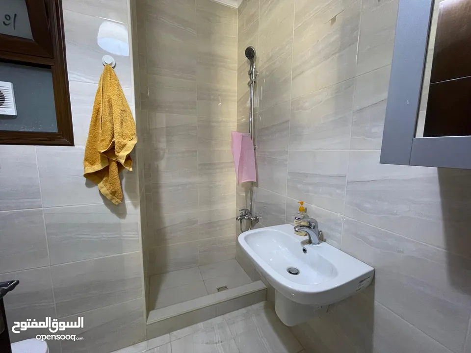 شقة مفروشة للإيجار في دير غبار  ( Property 39322 ) سنوي فقط