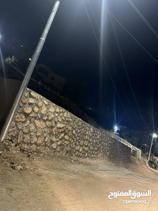 ارض للبيع مطلة