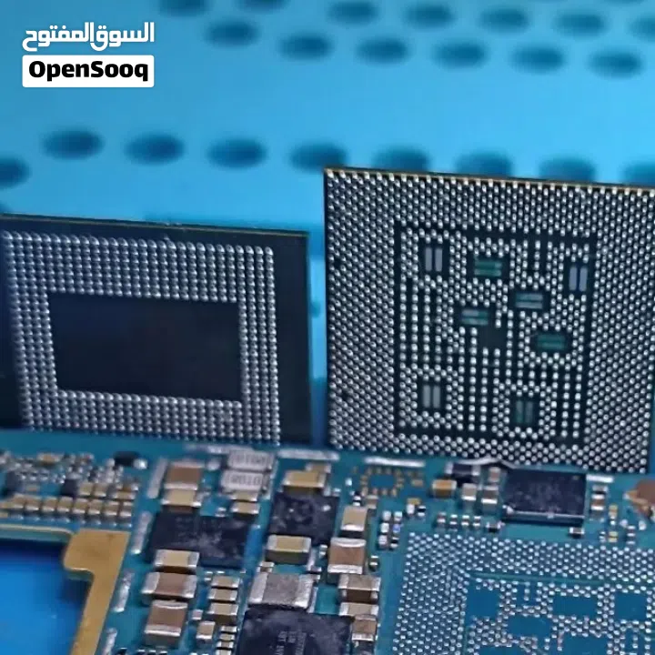 خدمة تصليح الهواتف و الايباد  متوفر شاشات وجميع قطع الغيار بأسعار الجملة ضمان على جميع الخدمات