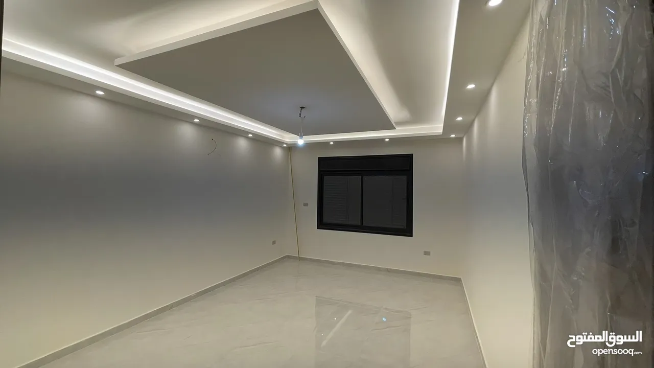 شقة طابق ثاني للبيع في شارع الجامعة الاردنية من المالك مباشرة