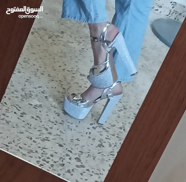 فستان عروس ( شبه جديد ) مع كمالياته طرحة شك خرز وبرنس وتاج للبيع مش للاجار استعمال مرة واحدة لعروس.