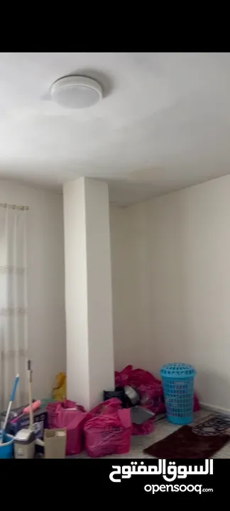 شقة كبيرة 5 غرف.