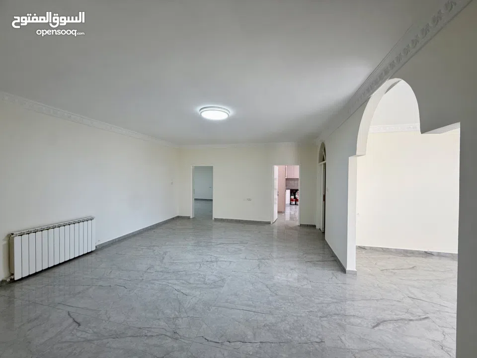 تأجير شقة طابقية بمساحة 340 م2 في منطقة حيوية في الماصيون (للمؤسسات فقط)