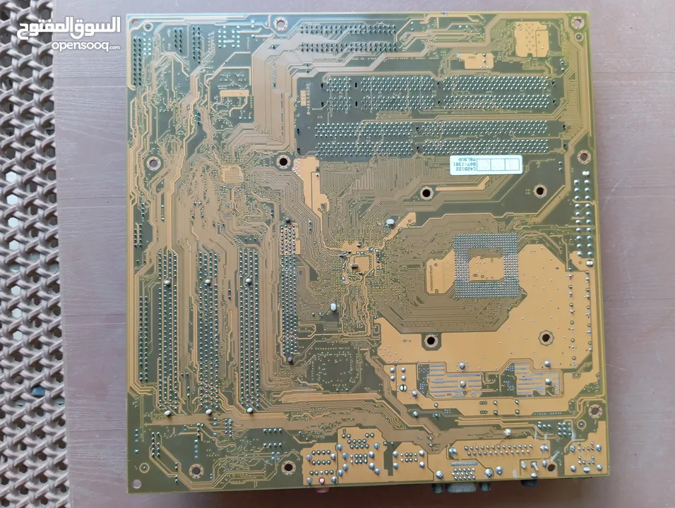قطع كمبيوتر قديم ب300 جنيه
