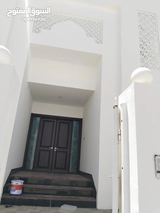 6Me33-Luxurious modern 5+1BHK Villa for rent in Qurm near Al Shati Street.