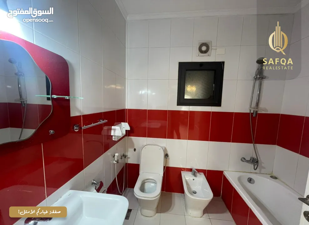 شقة مفروشة مميزة وواسعة مفتوحة من 3 جهات  للبيع في الريحان
