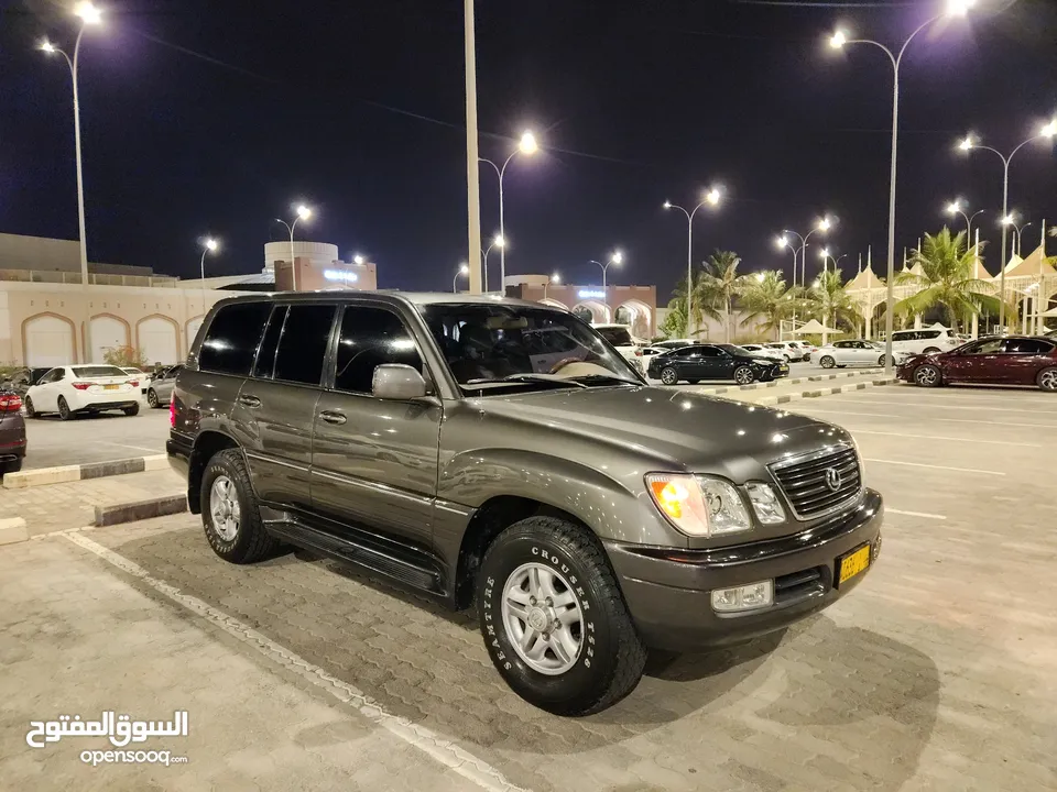 ستيشن لكزس كلاسيك للايجار اليومي صلالة   classic lexus LX 470 for rent in  Salalah