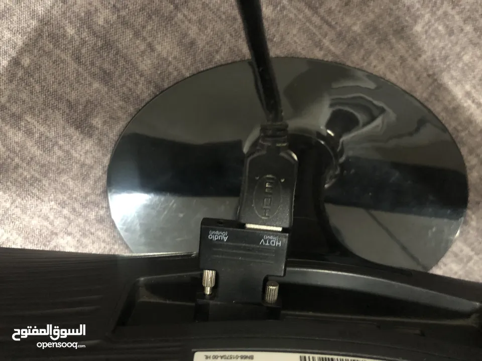 شاشتين وكيبورد وماوس