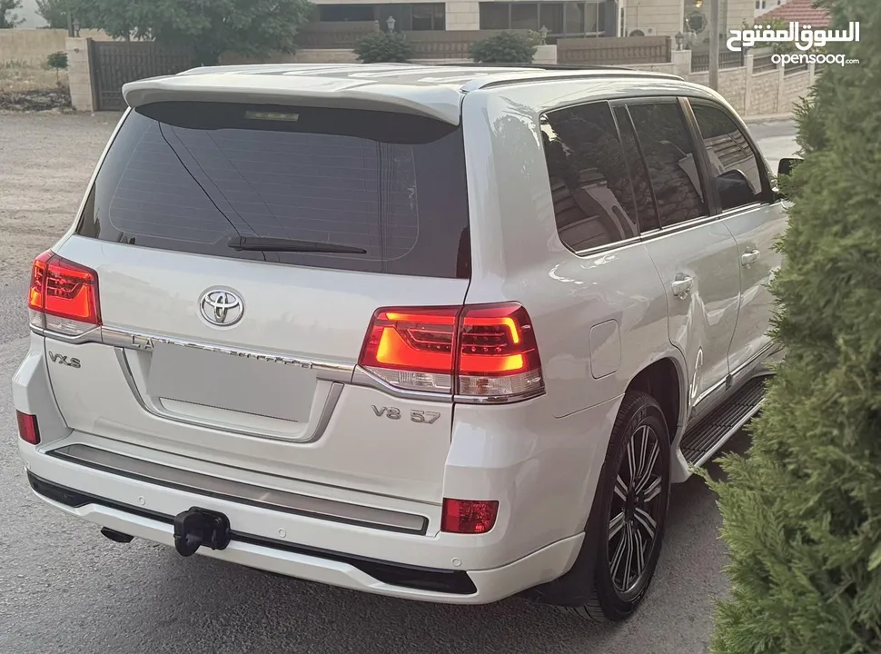Toyota Land Cruiser 2016 Gx-r 5700CC V8 بحالة الوكالة الفحص: 7 جيد بدون ملاحظات