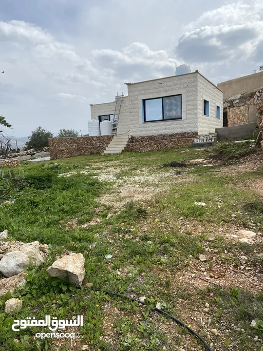 بيت ريفي مع مزرعة