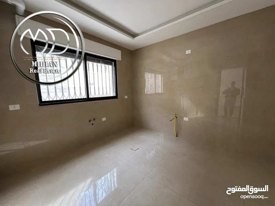 شقق ارضية و أخير مع روف جديدة للبيع ضاحية الامير راشد مساحات 175م  & 200م مع تراسات بسعر مميز جداً