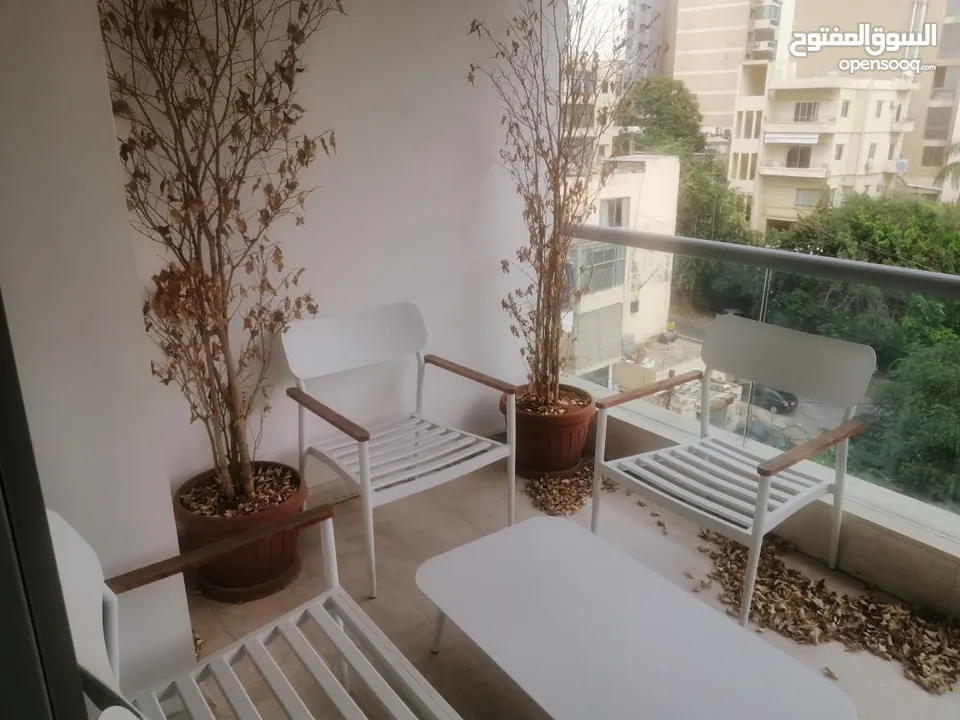 شقة مفروشة  مناظر منطقة راقية الأشرفية بيروت مفروشة بالكامل ط 7 سيكيوريتي مواقف مولد مياه حلوة.