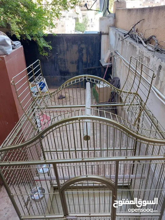قفص ببغاء كبير يتسع لأكثر من طير مستعمل نظيف