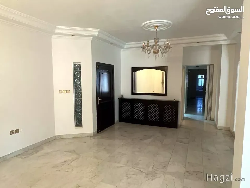 شقه طابق ارضي بمساحه 220 م داخلي و 150 م خارجي للبيع في دير غبار ( Property ID : 31612 )