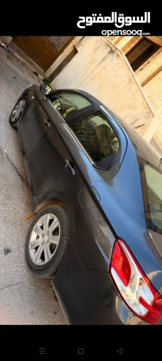 بيجو 2015 بحالة ممتازة ماشية كيلومتر 109000 بنزين فقط كاش