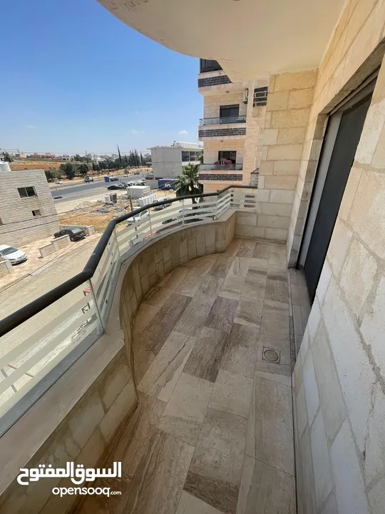 شقة طابقية في أجمل مناطق وادي الكبرا بالقرب من محطة السلام