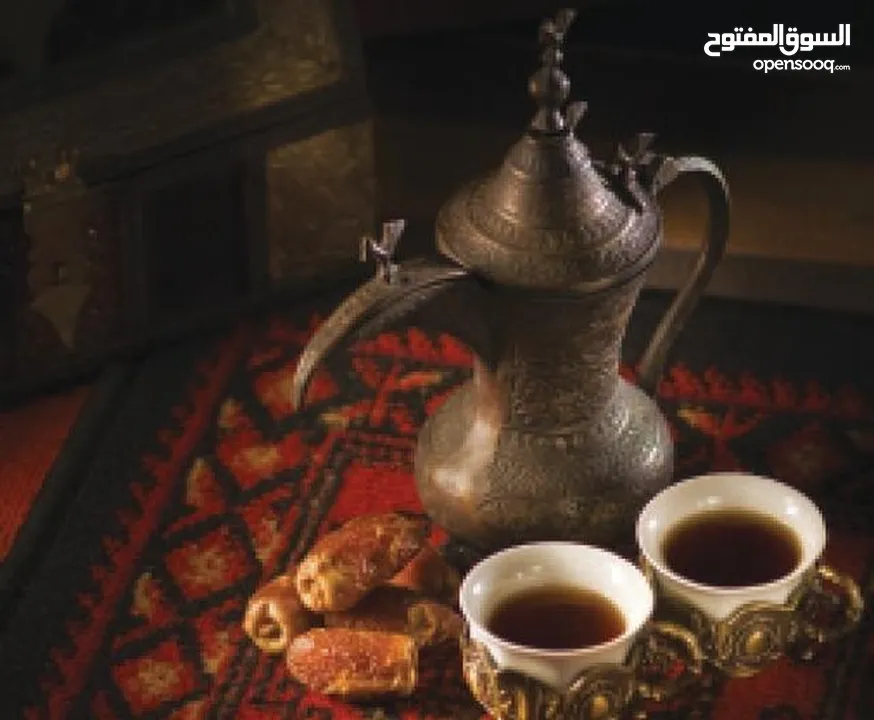شباب وبنات لتقديم القهوة العربية السادة لجميع المناسبات