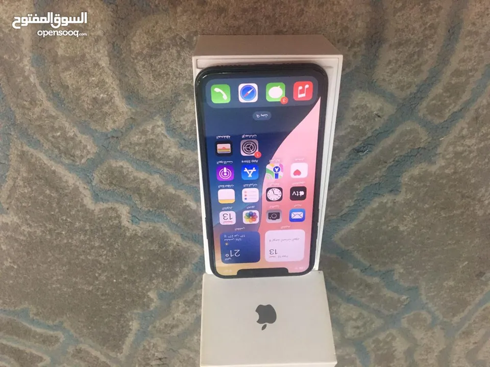 للبيع ايفون xs ف قمه النظافه في حاله وكاله مومبدل فيه ولا قطعه اقوى مساحه 256 للبيع بسعر 800 درهم