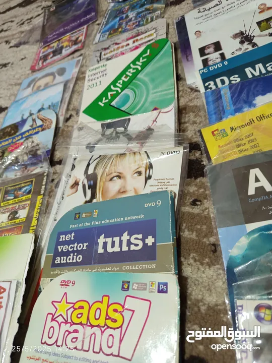 "مجموعة سي ديات "CDs " برامج كمبيوتر وللتصميم  وألعاب مستعملة بحالة ممتازة - بأسعار رائعة!"