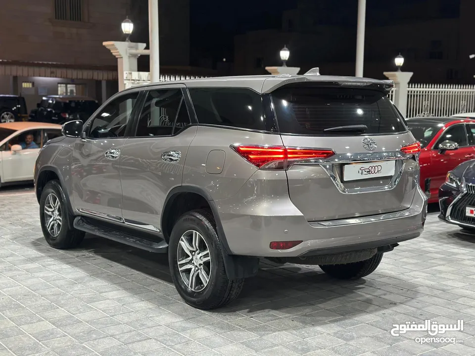 Toyota Fortuner V4