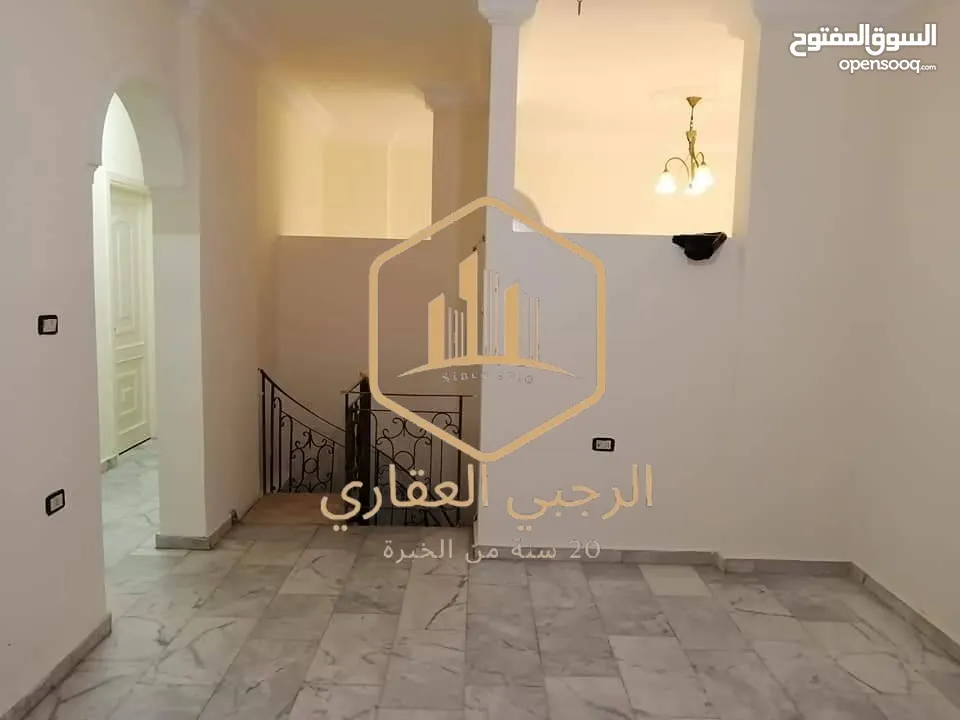 شقة / للايجار / دوبلكس / مع حديقة / الجاردنز