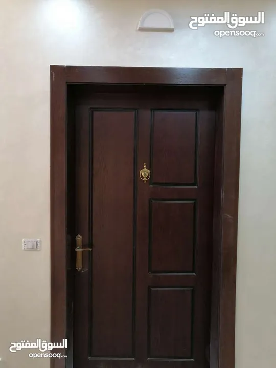 نشتري جميع انواع شبابيك ابواب المنيوم وابواب خشب
